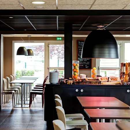 Hotel Campanile Creteil - Sur Marne 3*