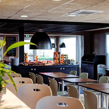 Hotel Campanile Creteil - Sur Marne 3*