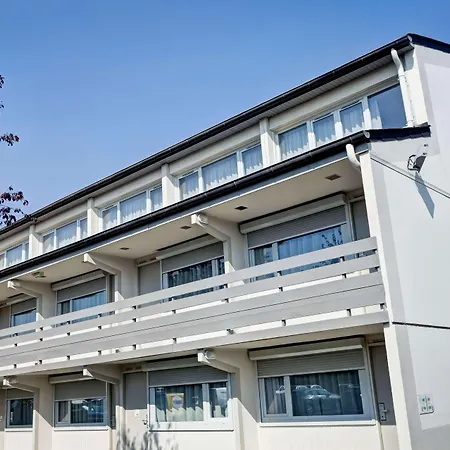 Hotel Campanile Creteil - Sur Marne 3*