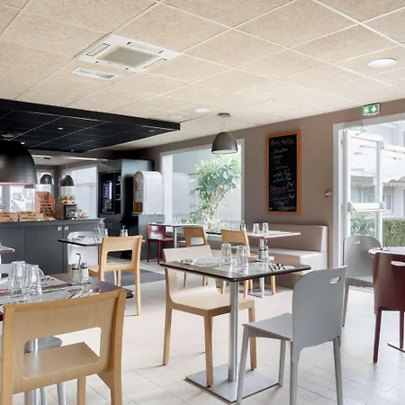 Hotel Campanile Creteil - Sur Marne 3*