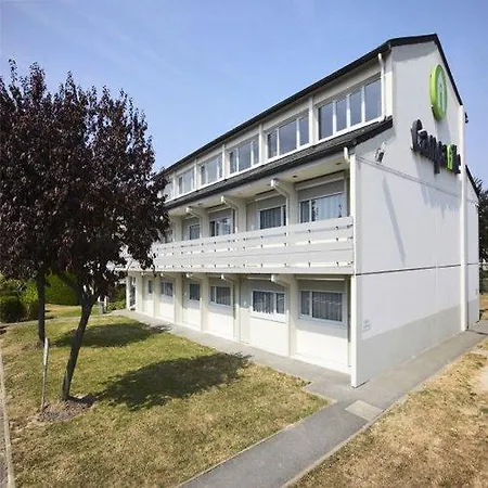 Hotel Campanile Creteil - Sur Marne 3*